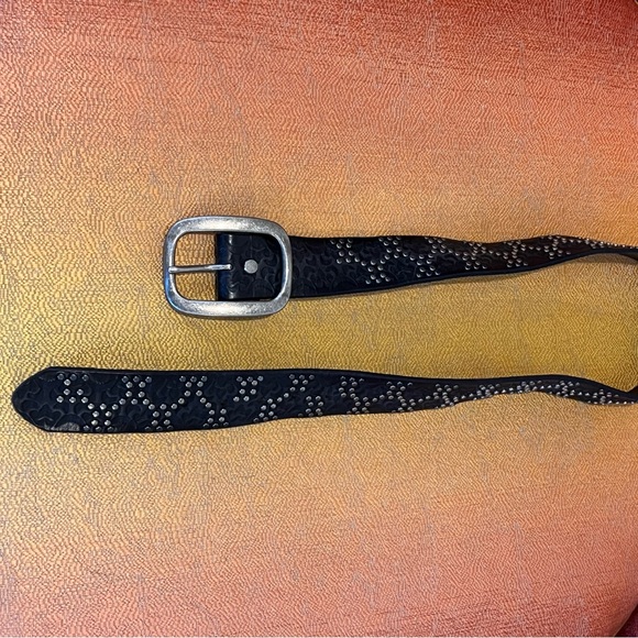Studded Black Leather Belt Sundance Catalog Size Small, 4 to 6 - Picture 3 of 5